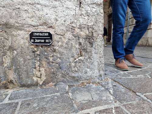 The 18 flood markers in the city center of Chambéry have been restored